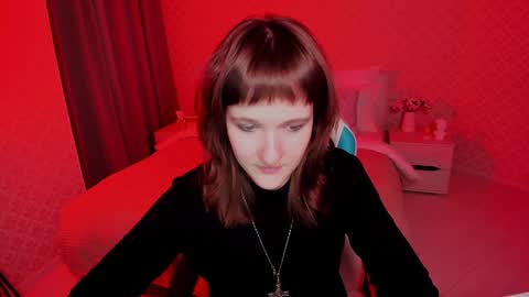 Snapshot of clover_red chatting on December 2024 06:59:02 PM Clover follow me online show from December 2024 06:59:02 PM