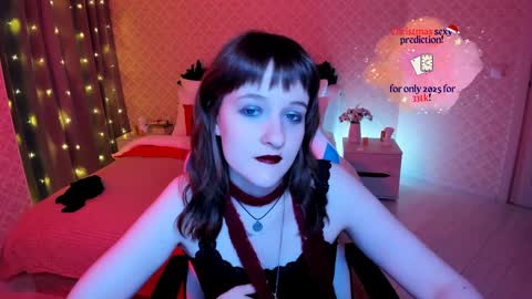 Snapshot of clover_red chatting on December 2024 06:17:02 PM Clover follow me online show from December 2024 06:17:02 PM