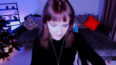 Snapshot of clover_red chatting on January 2025 06:01:02 PM Clover follow me online show from January 2025 06:01:02 PM
