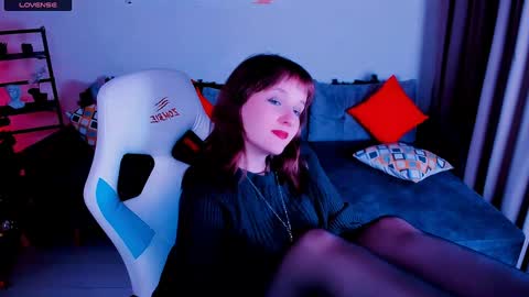 Snapshot of clover_red chatting on January 2025 07:07:02 PM Clover follow me online show from January 2025 07:07:02 PM