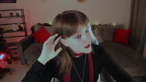Snapshot of clover_red chatting on January 2025 06:27:02 PM Clover follow me online show from January 2025 06:27:02 PM