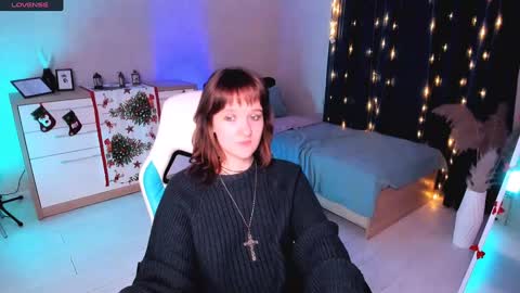 Snapshot of clover_red chatting on January 2025 06:38:01 PM Clover follow me online show from January 2025 06:38:01 PM