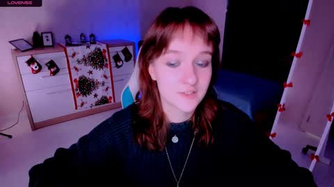 Snapshot of clover_red chatting on January 2025 02:59:02 PM Clover follow me online show from January 2025 02:59:02 PM