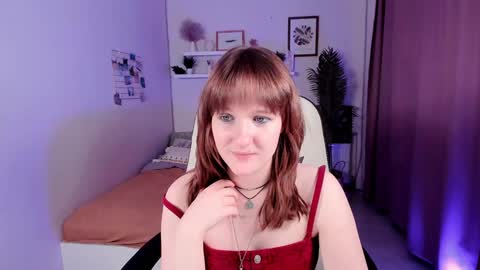 Snapshot of clover_red chatting on February 2025 05:19:02 PM Clover follow me online show from February 2025 05:19:02 PM