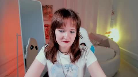 Snapshot of clover_red chatting on February 2025 02:16:02 PM Clover follow me online show from February 2025 02:16:02 PM