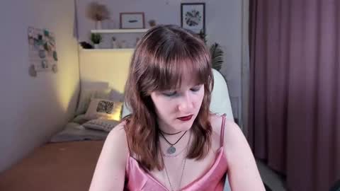 Snapshot of clover_red chatting on February 2025 02:30:01 PM Clover follow me online show from February 2025 02:30:01 PM