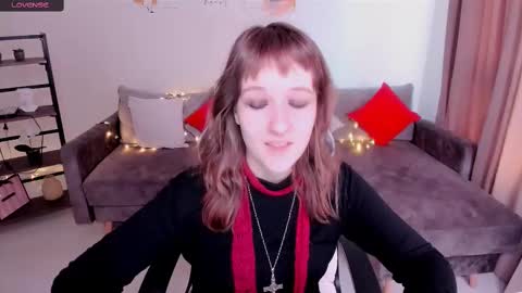 Snapshot of clover_red chatting on March 2025 02:51:01 PM Clover follow me online show from March 2025 02:51:01 PM