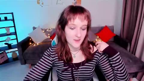 Snapshot of clover_red chatting on March 2025 05:39:01 PM Clover follow me online show from March 2025 05:39:01 PM