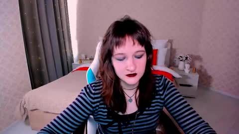 Snapshot of clover_red chatting on March 2025 02:59:01 PM Clover follow me online show from March 2025 02:59:01 PM