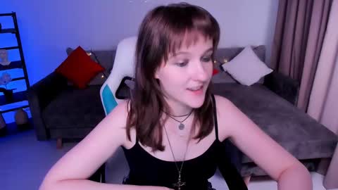 Snapshot of clover_red chatting on March 2025 03:51:01 PM Clover follow me online show from March 2025 03:51:01 PM