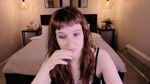 Snapshot of clover_red chatting on September 2025 02:17:02 PM Clover follow me online show from September 2025 02:17:02 PM