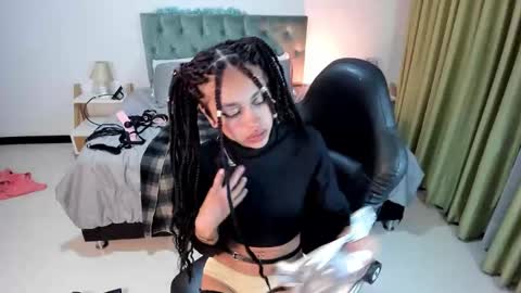 Snapshot of clown_face chatting on February 2025 09:43:01 AM emely dolce online show from February 2025 09:43:01 AM
