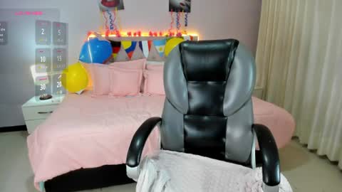 emely dolce online show from June 2026 03:36:01 PM