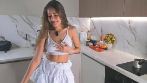 Monika online show from November 2025 09:00:02 AM