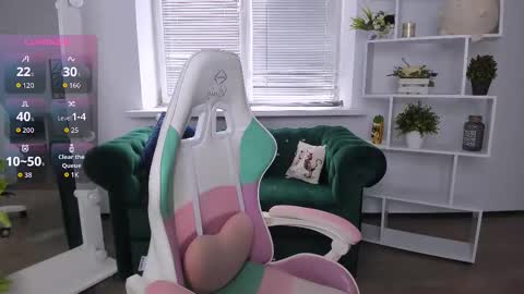 Olivia online show from October 2025 06:35:02 AM