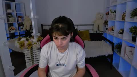 Olivia online show from October 2025 07:01:02 AM