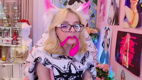 Mia online show from December 2024 12:18:01 AM