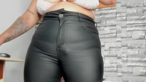 laurita online show from December 2024 08:50:01 PM