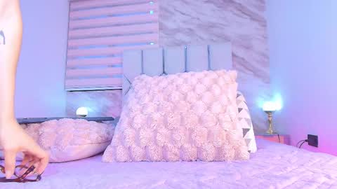 colett online show from December 2025 11:58:02 AM