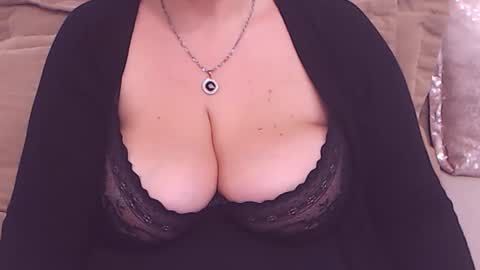 Snapshot of college_dream_bbw chatting on January 2025 05:09:02 PM Maddison online show from January 2025 05:09:02 PM