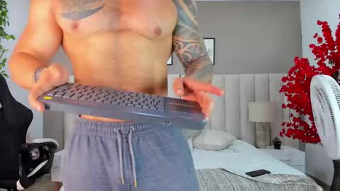 college_muscle_ass online show from September 2025 12:51:02 PM