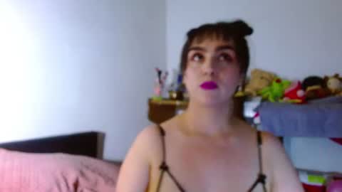 Snapshot of collette_beaufoy chatting on June 2026 07:00:01 AM Collette online show from June 2026 07:00:01 AM