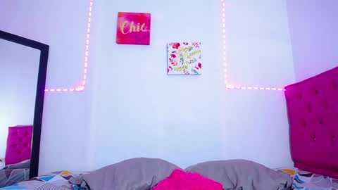 Snapshot of colombianmiilf_ chatting on December 2024 12:12:01 AM Nahomi online show from December 2024 12:12:01 AM