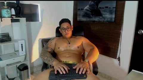 Snapshot of coltonmassif_ chatting on January 2025 03:09:01 PM coltonmassif_ online show from January 2025 03:09:01 PM