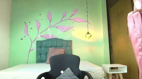 C O N N I E online show from February 2025 03:05:01 PM