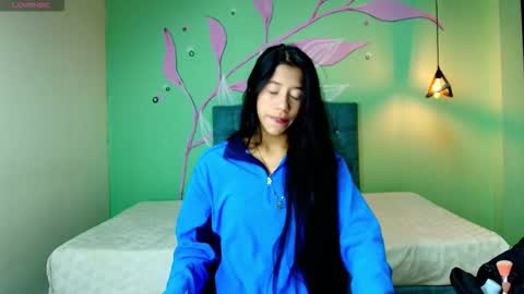 C O N N I E online show from November 2025 07:35:01 PM