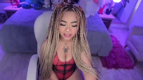 Snapshot of conny_curly chatting on December 2024 01:17:01 PM Conny online show from December 2024 01:17:01 PM