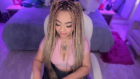 Snapshot of conny_curly chatting on December 2024 01:06:02 PM Conny online show from December 2024 01:06:02 PM