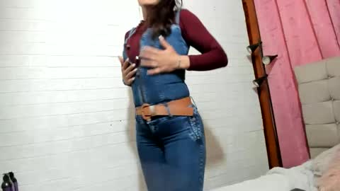 Snapshot of cooperalejandra chatting on January 2025 01:09:02 PM Alejandra Cooper online show from January 2025 01:09:02 PM