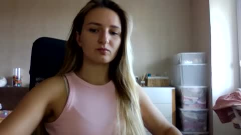 cora_fora online show from September 2025 08:05:01 AM