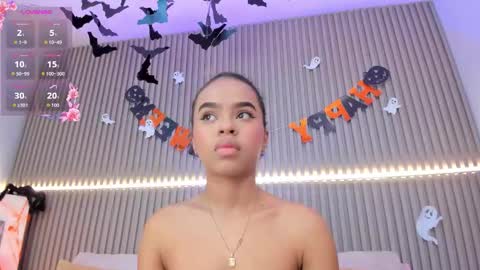 coralineross_ online show from October 2025 10:57:02 AM