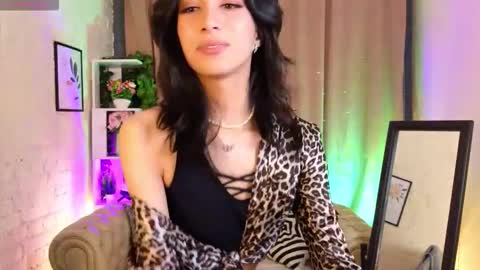 Snapshot of cornelia_bright chatting on September 2025 10:32:02 PM Leya online show from September 2025 10:32:02 PM