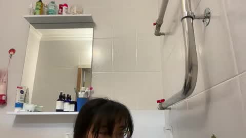 Lina online show from October 2025 12:49:02 PM