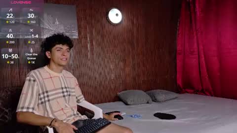 Snapshot of couple_fantasy_x chatting on June 2026 06:38:01 PM Val y Sal online show from June 2026 06:38:01 PM