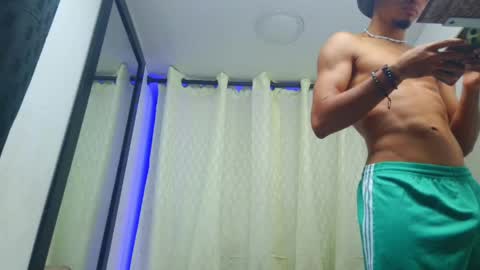 Snapshot of couple_hot_xxxz chatting on May 2026 11:00:01 PM couple_hot_xxxz online show from May 2026 11:00:01 PM