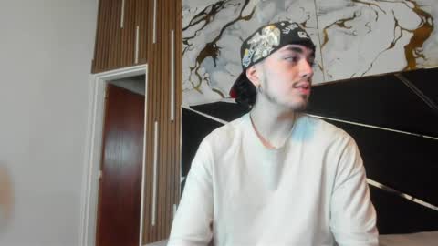 couple_in_heat_ online show from April 2026 07:44:01 PM