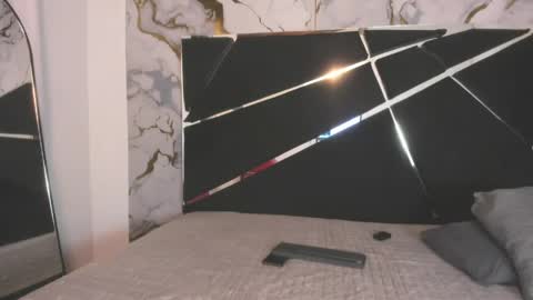 couple_in_heat_ online show from April 2026 09:05:01 PM