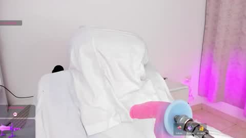 Snapshot of couple_naughty20 chatting on November 2025 02:44:01 AM Maria online show from November 2025 02:44:01 AM