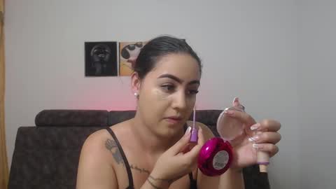 Snapshot of couple_sexandlove chatting on March 2025 11:17:01 AM ALEJANDRO Y EMILY online show from March 2025 11:17:01 AM