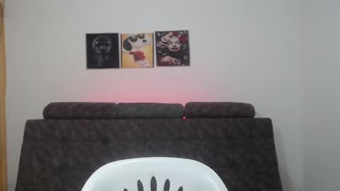Snapshot of couple_sexandlove chatting on March 2025 01:54:01 PM ALEJANDRO Y EMILY online show from March 2025 01:54:01 PM