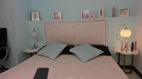 lola y juan online show from October 2025 04:35:01 AM