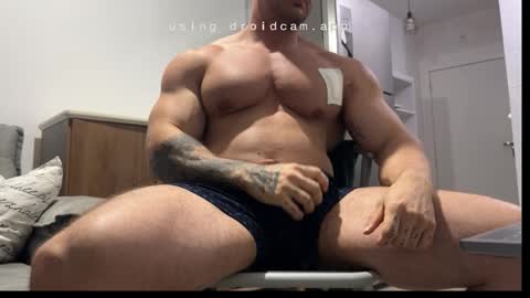 Snapshot of couplemuscle40 chatting on October 2025 09:17:02 PM couplemuscle40 online show from October 2025 09:17:02 PM