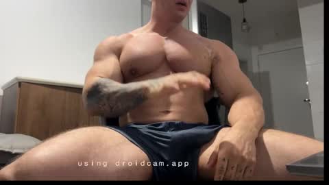 Snapshot of couplemuscle40 chatting on November 2025 11:18:01 PM couplemuscle40 online show from November 2025 11:18:01 PM