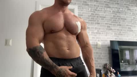 Snapshot of couplemuscle40 chatting on November 2025 07:45:02 PM couplemuscle40 online show from November 2025 07:45:02 PM