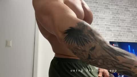 Snapshot of couplemuscle40 chatting on November 2025 08:41:02 PM couplemuscle40 online show from November 2025 08:41:02 PM