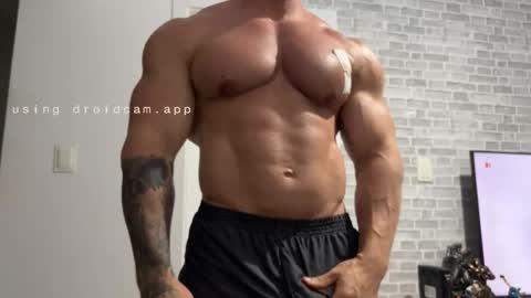 Snapshot of couplemuscle40 chatting on December 2025 06:24:02 PM couplemuscle40 online show from December 2025 06:24:02 PM